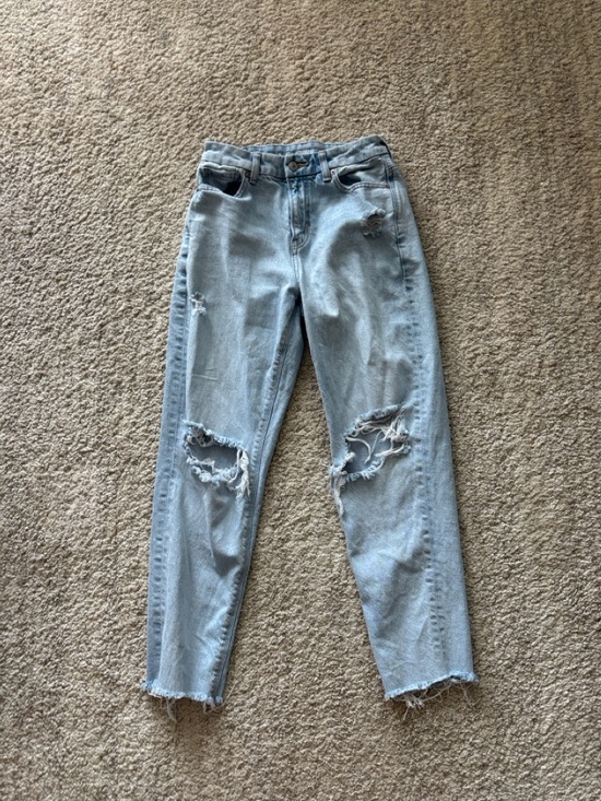 American Eagle Outfitters Denim - American Eagle Strigid Ripped Mom Jean